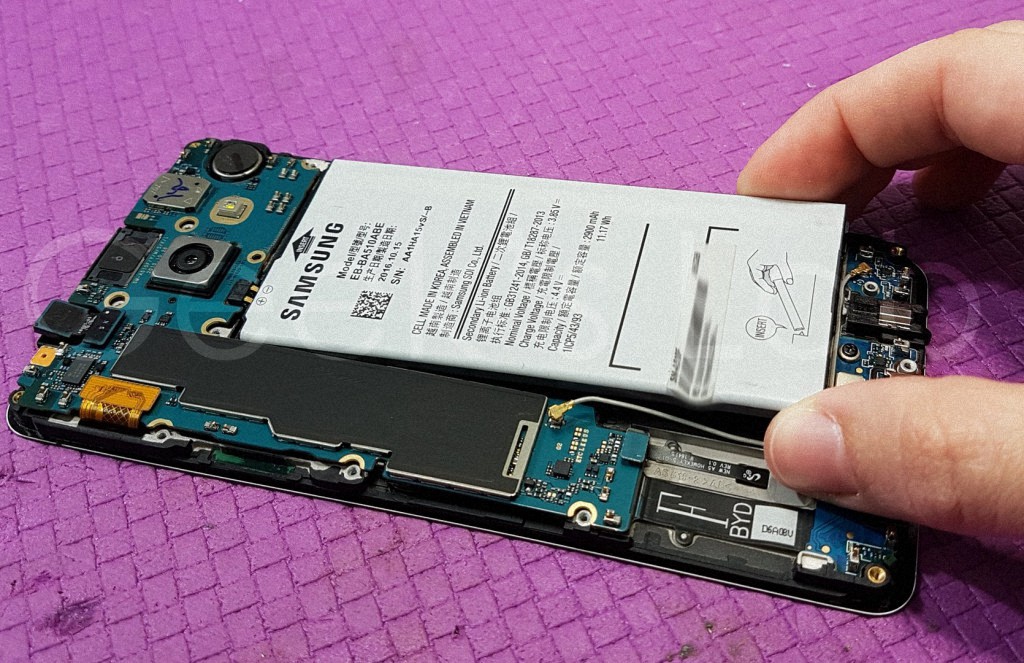 Замена аккумулятора телефона Samsung